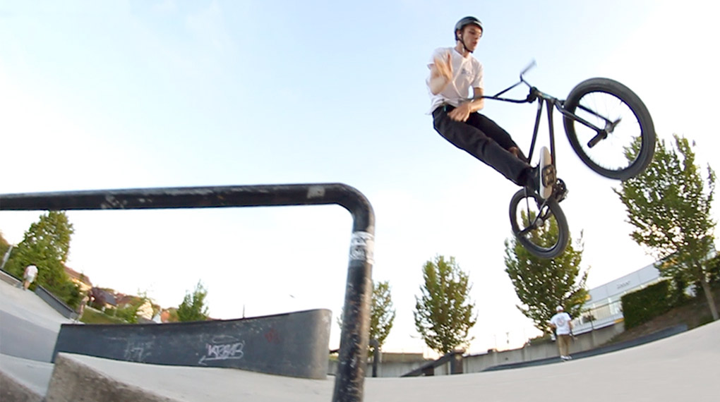 Für diese Folge von "One Dude One Day" haben wir den wethepeople-Teamfahrer Tom Weikert im schönen Dingolfing besucht. Hier ist das Ergebnis.