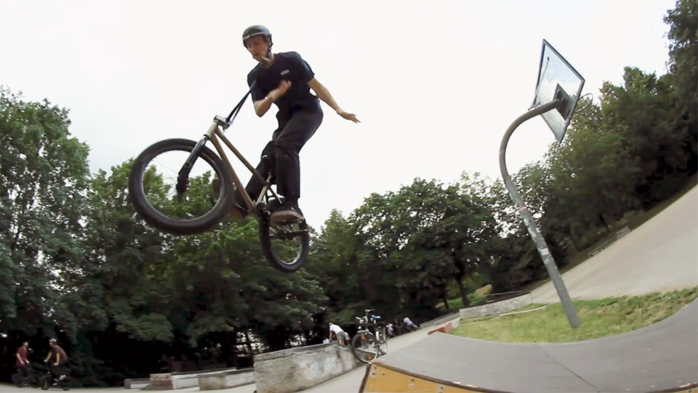 Die 1230 Gang aus Regensburg hatte im vergangenen Sommer zu einem Jam in den Arean-Skatepark geladen. Hier ist das Video von den Festivitäten.