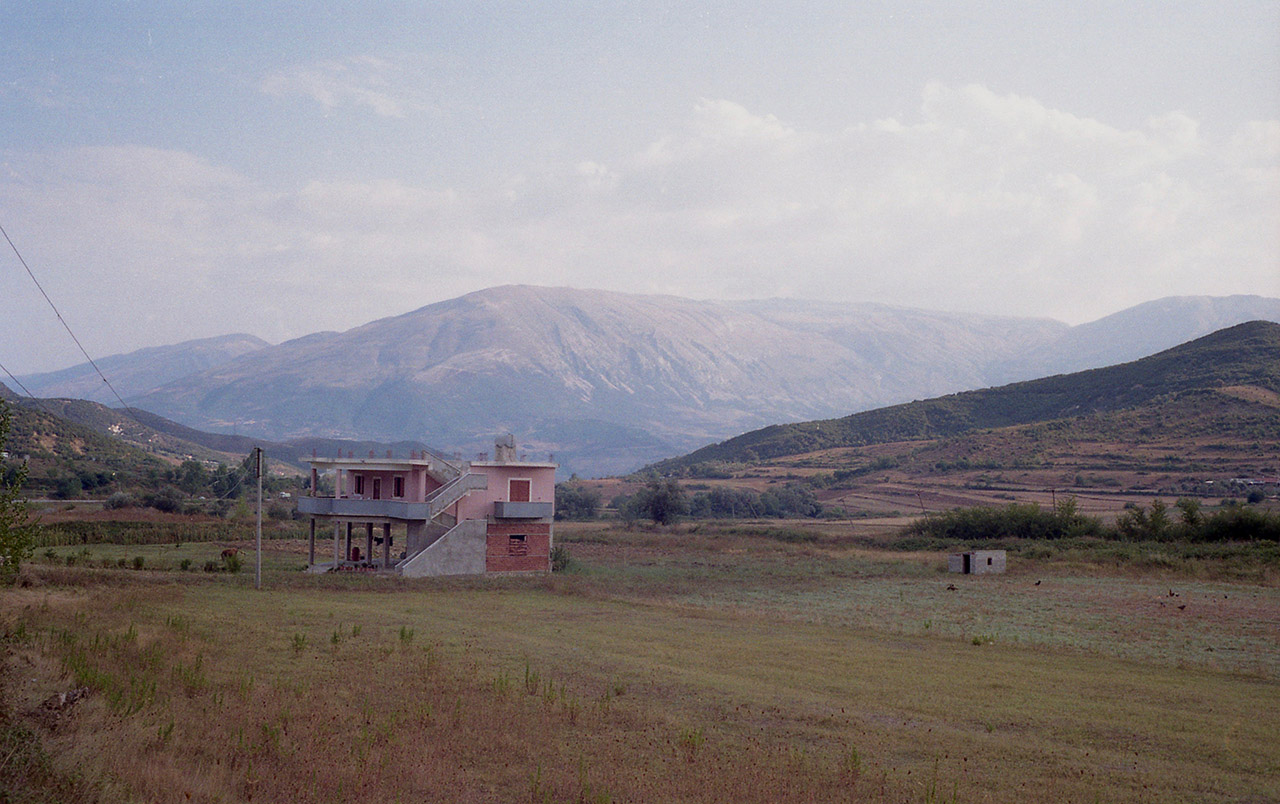 Raucherpause in Albanien