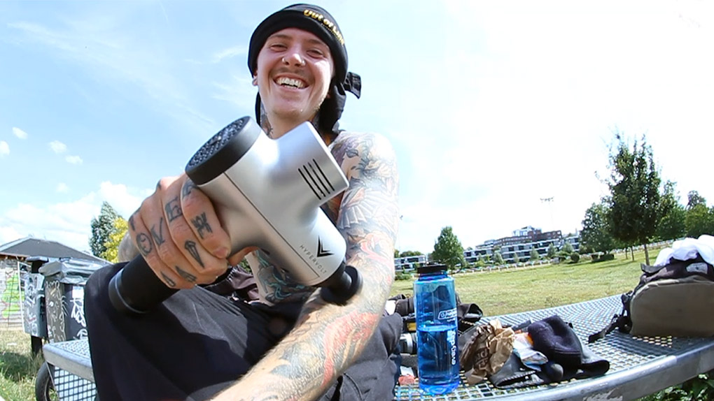 Hier entlang für die extended Raw-Version unseres "One Hunna"-Videos mit Felix Prangenberg aus dem Skatepark auf der Pferderennbahn in Neuss.