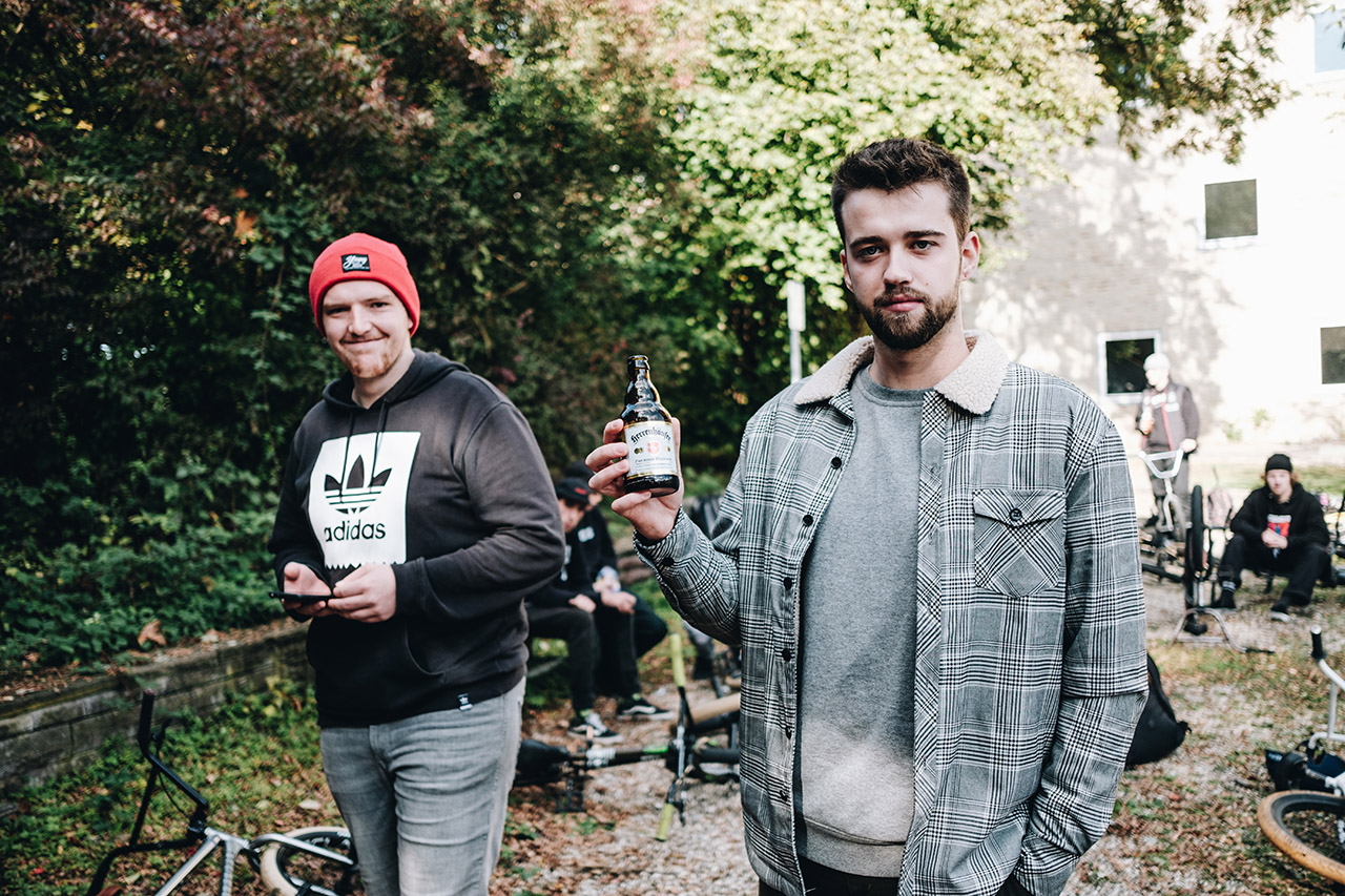 Leon Hengst steht die Begeisterung über die lokale Braukunst ins Gesicht geschrieben