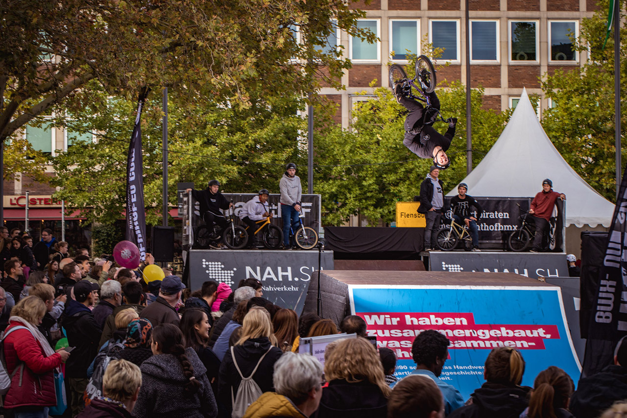 Julian Bachmann, Backfllip. Wer das neue Video des SIBMX-Fahrers gesehen hat, weiß, dass dies für ihn ein verhältnismäßig zahmer Trick ist