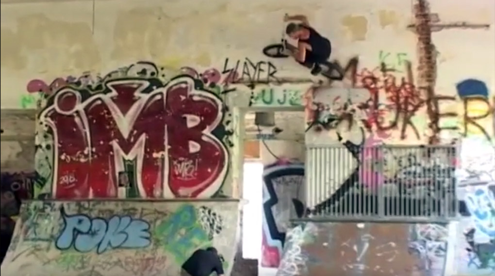 Mit Fabian Bader, Lukas Häusler, Christian Heger und Slaytanic Tom Mergenthaler von der Ciao Crew/SIBMX durch den Balkan und zurück.