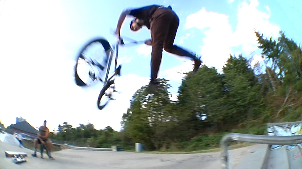 One Hunna! Für die zweite Folge unserer neuen Serie hat sich Kai Schulte-Lippern den Skatepark in Quadrat-Ichendorf vor den Toren Kölns vorgeknöpft.