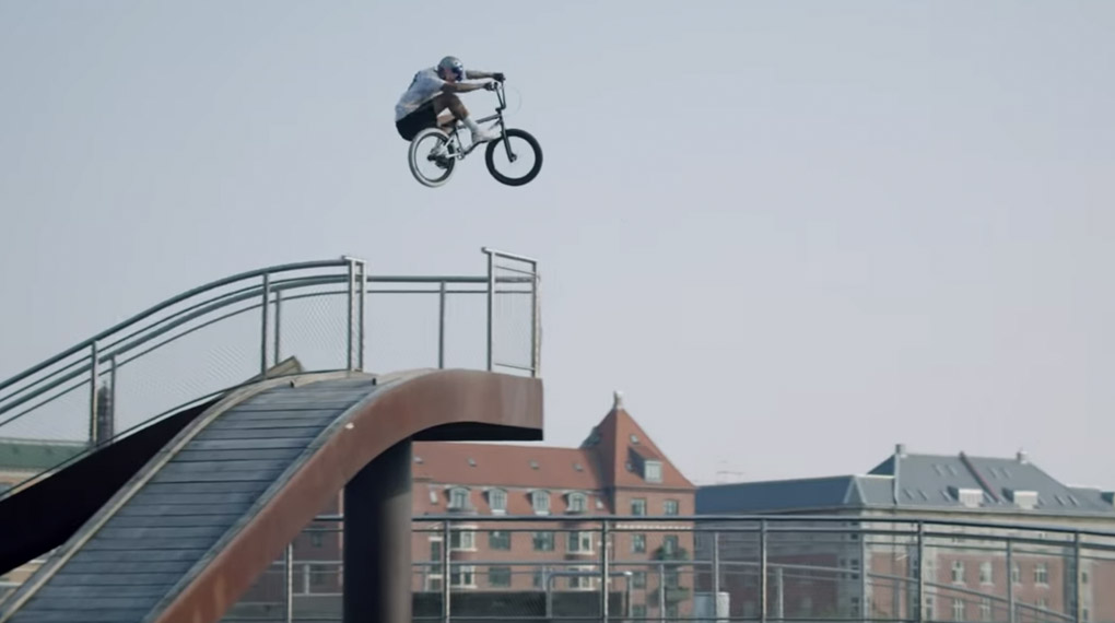 Red-Bull-Videos mit Kriss Kyle in der Hauptrolle sind immer etwas ganz Besonderes, da ist „The Land of Everyday Wonder“ keine Ausnahme.