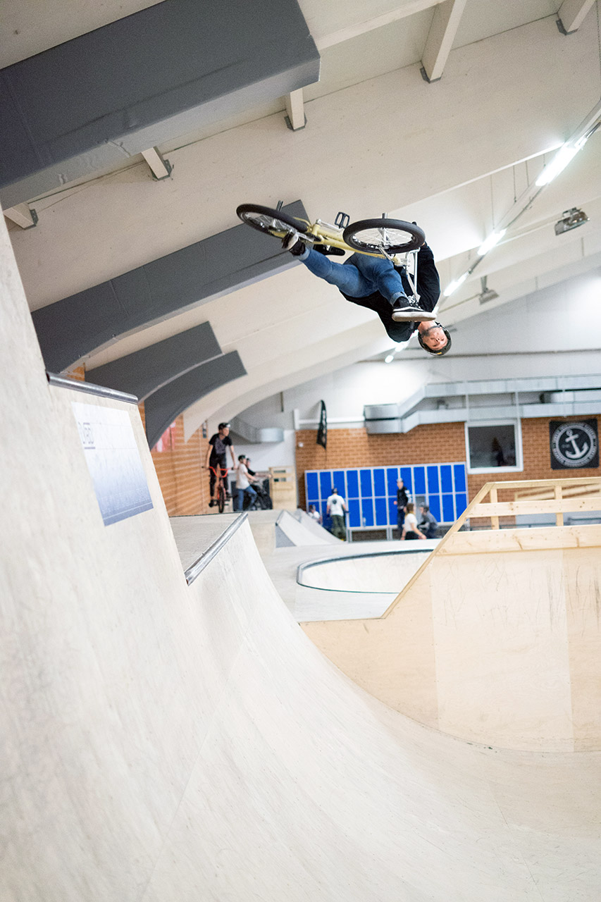 Tobias Freigang ist einer der vielen guten Fahrer im Team von All In. Wer sonst noch alles mit an Bord ist, erfahrt ihr auf allinbmx.de; Foto: Fjonn Dutzmann