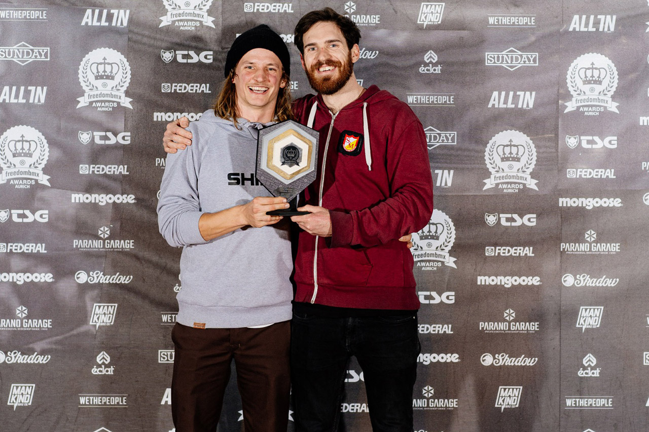 In Vertretung für Michael holten zwei seiner Mitbuddler an der Motion Trails in Bremen, nämlich Lennart Preuss und Gabriel Goldsack, den Award auf der Bühne ab