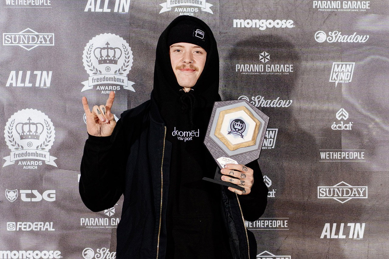 Der Höhepunkt des Abends war die Verleihung des Awards für den Streetfahrer des Jahres, der zum vierten Mal hintereinander von Felix Prangenberg abgestaubt wurde. Herzlichen Glückwunsch!