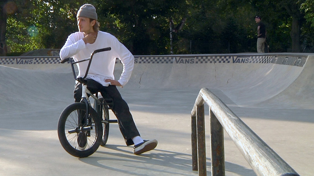 Für diese Folge von "One Dude One Day" hat Louis Zimmer eine unglaubliche Line nach der nächsten in der Kölner Northbrigade rausgehauen. JIH!