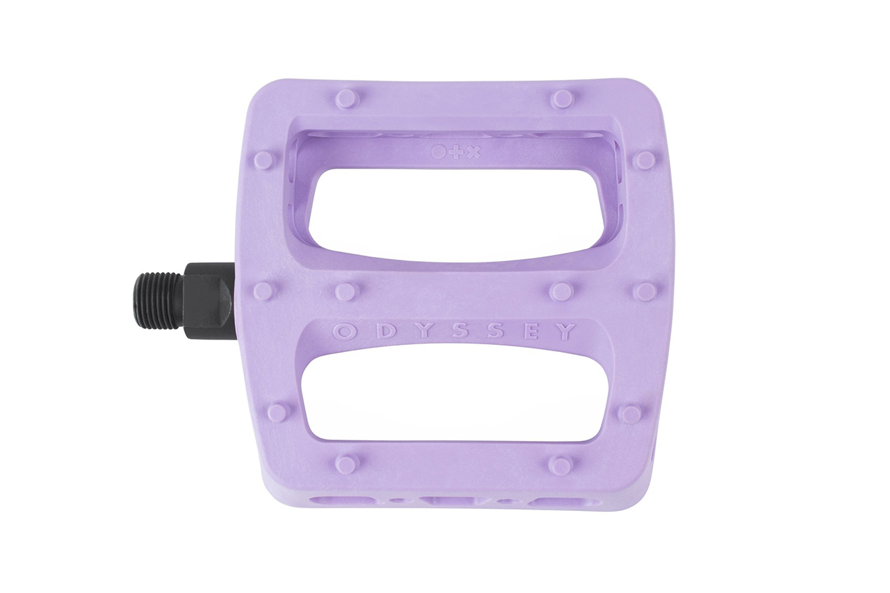 Ebenfalls nur für kurze Zeit zu haben: die Odyssey Twisted Pro Pedals in lila