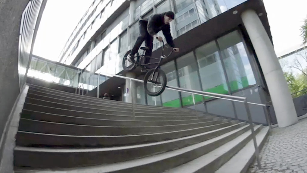 Ondra Miggisch ist über AllRide BMX Distribution neu auf Stranger und hat für seinen Welcome-Edit ein paar richtige wilde Clips gefilmt. Check it out!