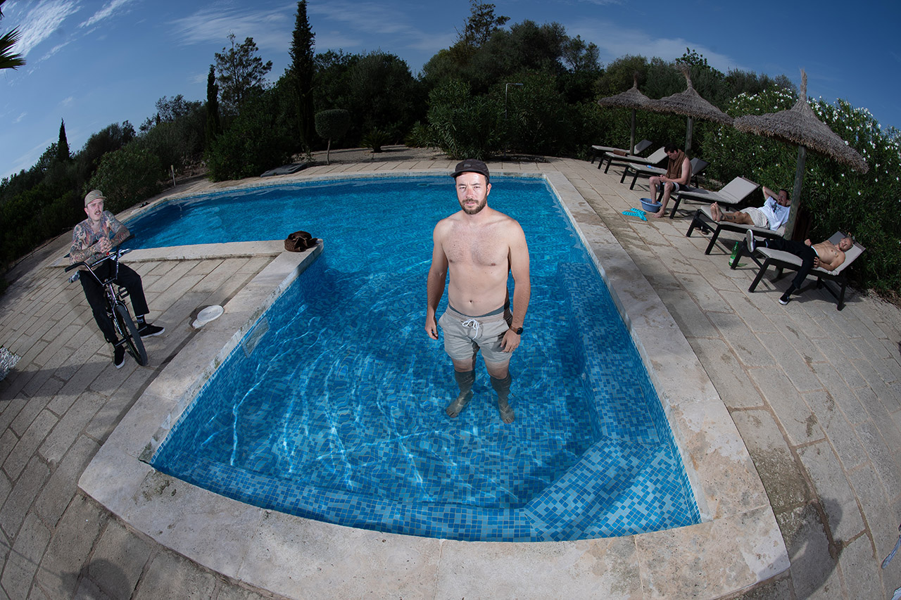 Lucas Flühmann von Our House/Deutsche Sporthilfe im Pool unserer Finca. Vielen Dank für alles!