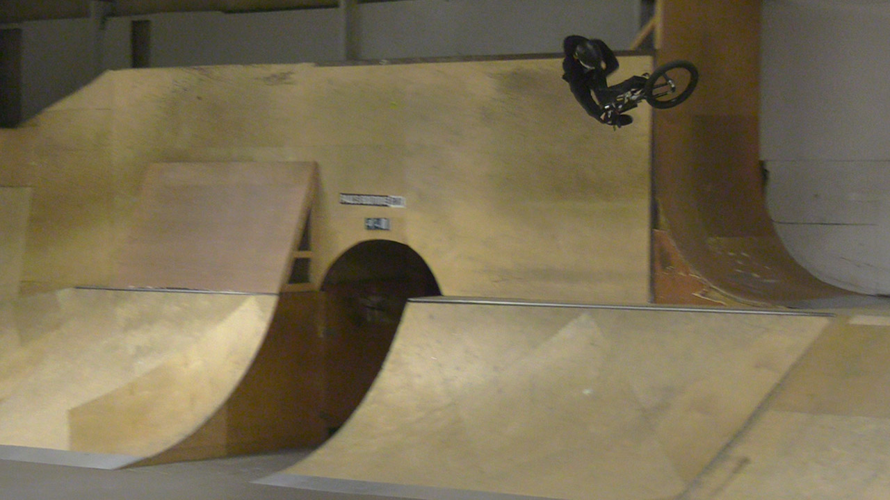 Hier entlang für die Highlights vom BMX Park- und Streetcontest im The Promise Skatepark, bei dem unter anderem ein gewisser Hannu Cools an den Start ging.