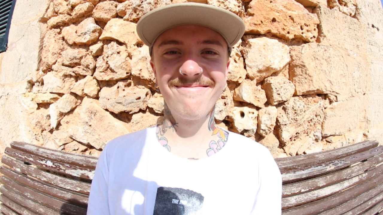 Hinter den Kulissen beim "Our House"-Trip nach Mallorca inklusive unveröffentlichtem Material, dem ein oder anderen Sturz und jeder Menge dummer Sprüche.