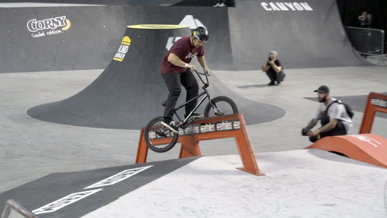 Hier entlang für die Highlights der Street- und Parkfinalläufe sowie der Sister Session auf dem 20. Geburtstag der Simple Session in Tallinn (Estland).