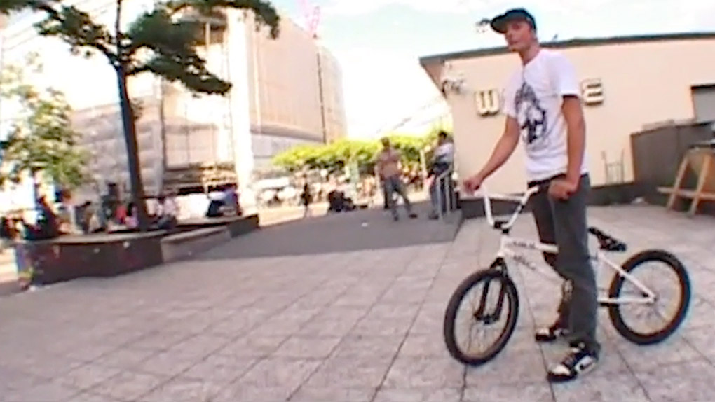 Für die erste Folge unserer neuen Serie "Helden unserer Jugend" hat sich Bruno Hoffmann den Circle-Videopart von Daniel "Kuskus" Kuska gewünscht.