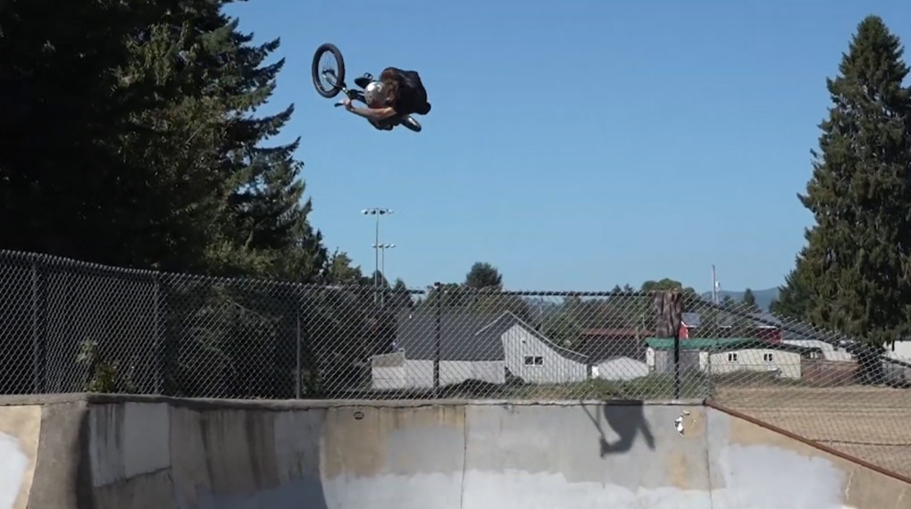 Das erste Full-length-Video von der "Fast and Loose"-Crew um Jason Watts ist fertig! Hier ist schon mal ein rasanter Vorgeschmack auf "Pull Back Or Die".