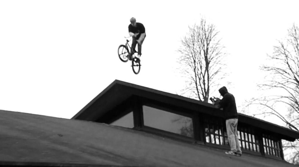 Tech vom Feinsten trifft auf Roofdrops: Das Promovideo für Felix Prangenbergs neue neue Pathfinder-Signatureline von wethepeople ist da.