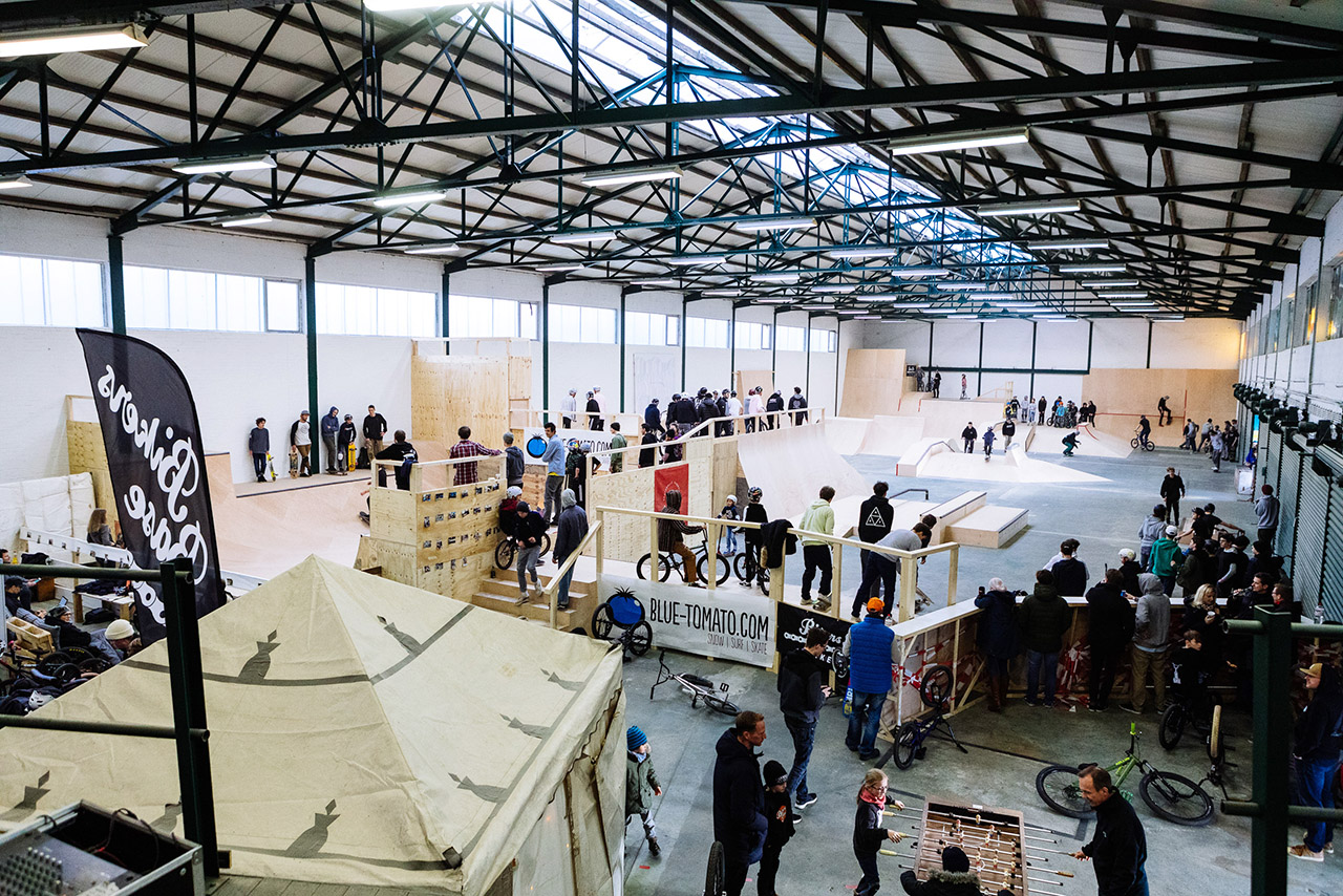 Du arbeitest gerne mit Menschen und möchtest neue Projekt mitgestalten. Dann bewirb dich jetzt bei der Gleis D Skatehalle in Hannover als Bürofachkraft!