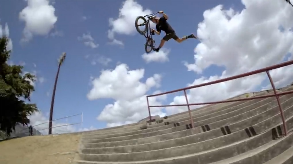 In "Last Call To Lockdown" geht es mit Greg Illingworth, Boyd Hilder, Dan Lacey, Murray Loubser, Jason Watts und Corey Walsh kreuz und quer durch Südafrika.