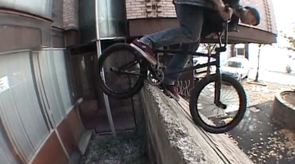 Der österreichische BMX-Enthusiast und -OnDaniel Juritsch hat sich im Auftrag von etnies auf den Straßen von Ljubljana (Slowenien) rumgetrieben.