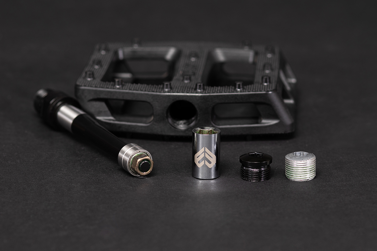 Im Gegensatz zu vielen anderen BMX-Pedalen, bei denen ungedichtete Lager verbaut wurden, setzt éclat bei dem Seeker auf doppel gedichtet Lager