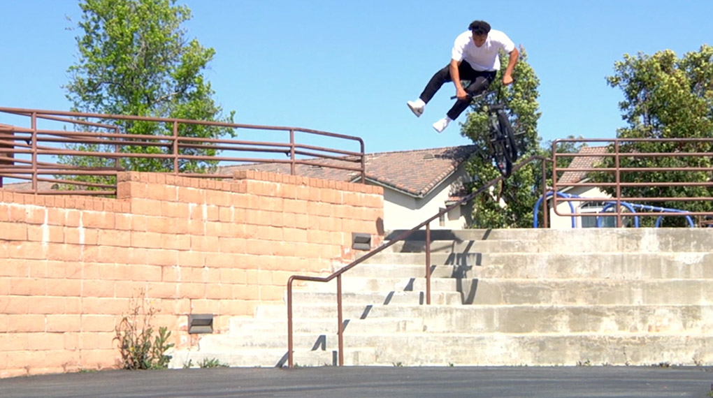 Billy Perry und Jarren Barboza haben von Volume Bikes ihre eigenen Colorways des Voyager Frames spendiert bekommen. Die Promo dazu ist extra knusprig!