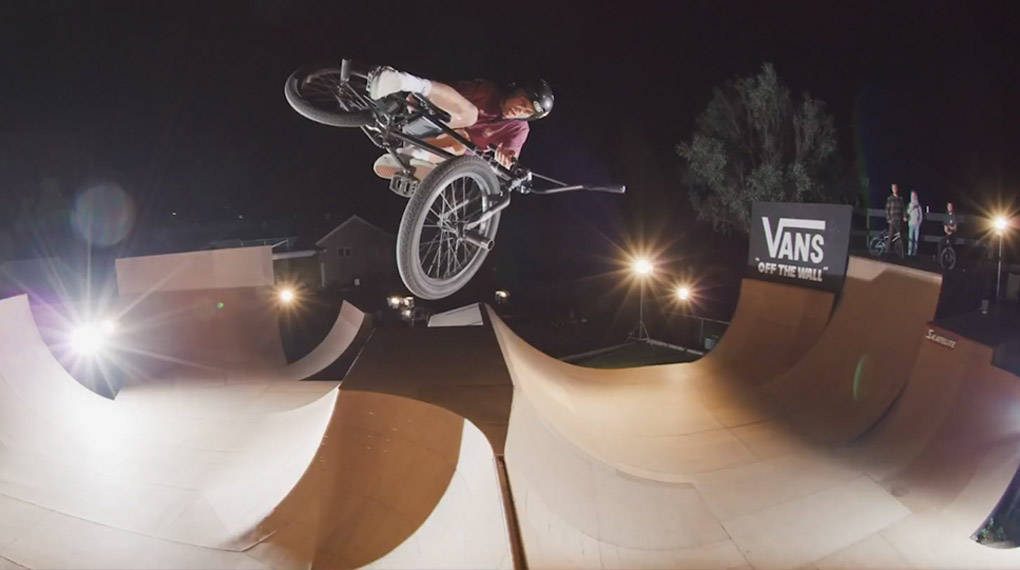 In "Homestead" zerlegen die drei VANS-Teamkollegen Dennis Enarson, Jason Watts und Corey Walsh eine der wahrscheinlich besten Backyardrampen aller Zeiten.