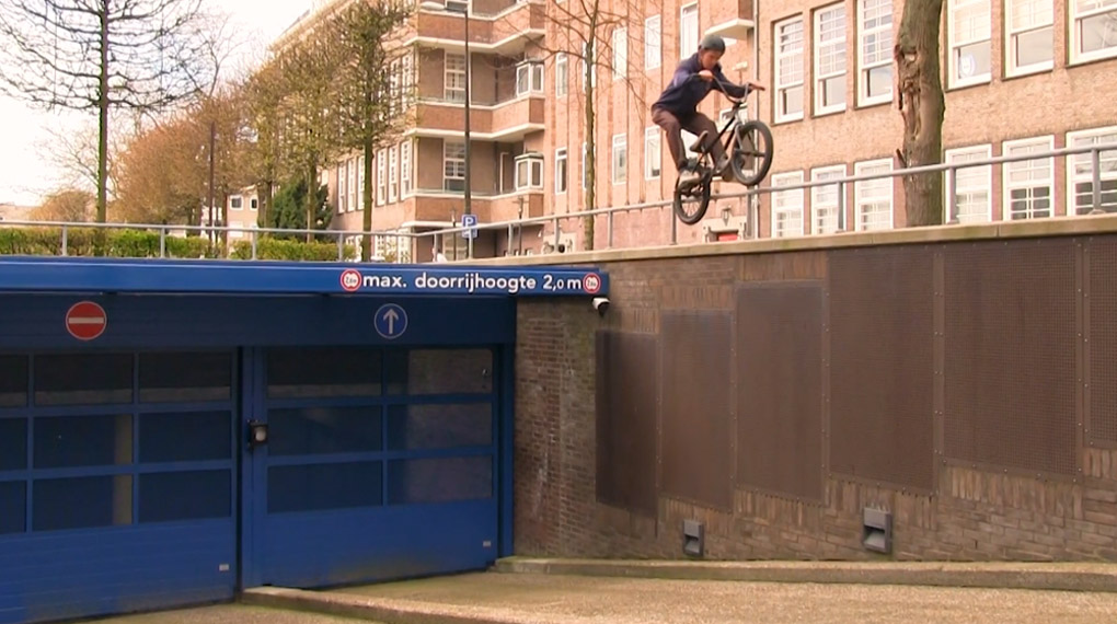 Durchdachtes Konzept, gute Tricks und an der Musik gibt es auch nichts auszusetzen – hier entlang für das neue Video von Joeri Veul für wethepeople BMX.