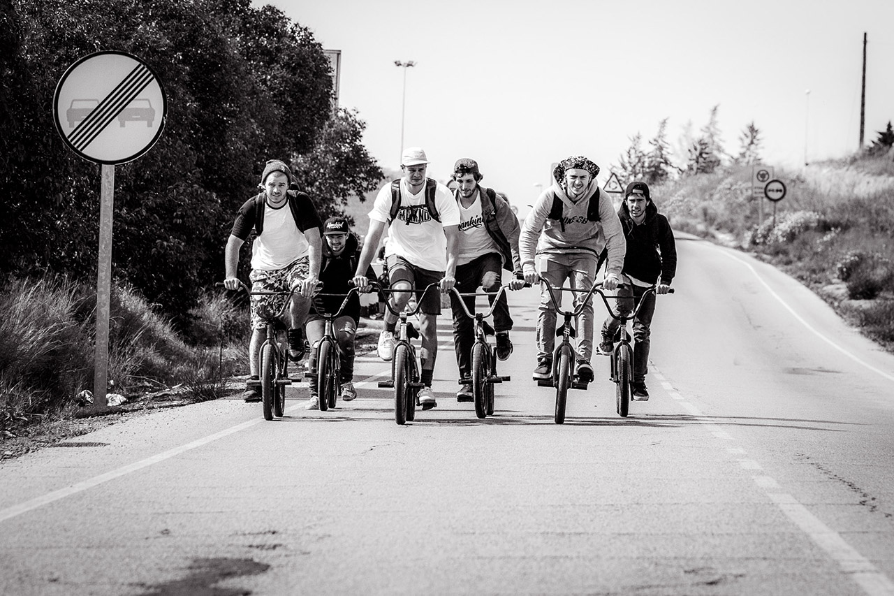 2015 / Mankind BMX Crew / Spanien  Als ich dieses Bild geschossen habe, dachte ich eigentlich nicht, dass es so besonders ist. Erst später ist mir aufgefallen, dass es alles zeigt, was BMX ausmacht und am Ende ist es sogar auf das Cover vom BMX Rider Magazin (RIP) gekommen. Und da es kein richtiges BMX-Action-Foto ist, habe ich es noch in das Jahr 2015 mit reingenommen.