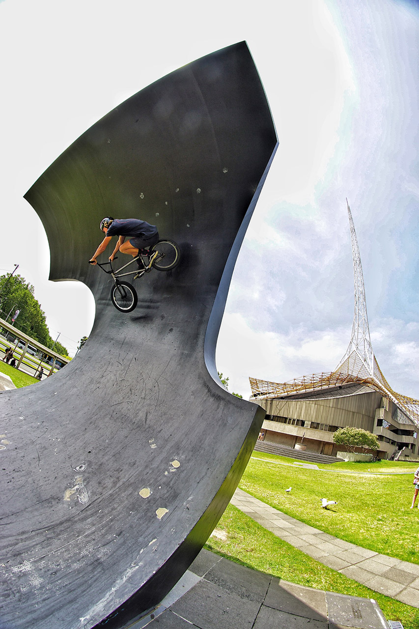 Michael Hanfler an der Melbourner Nationalgallery. Street!