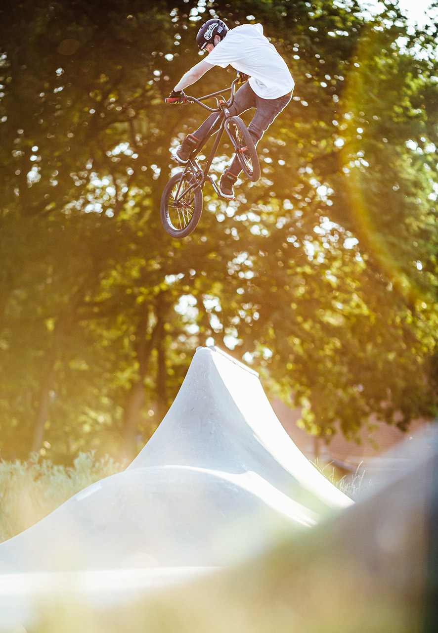 2015 – Mike Bräutigam – Ludwigsfelde: Dieses Bild von Mike Bräutigam entstand bei einer der vielen spätabendlichen Sessions in Ludwigsfelde mit der „LuCru“. Neben dem Mellowpark ist der Skatepark in Ludwigsfelde schon sowas wie eine zweite Heimat für mich geworden.