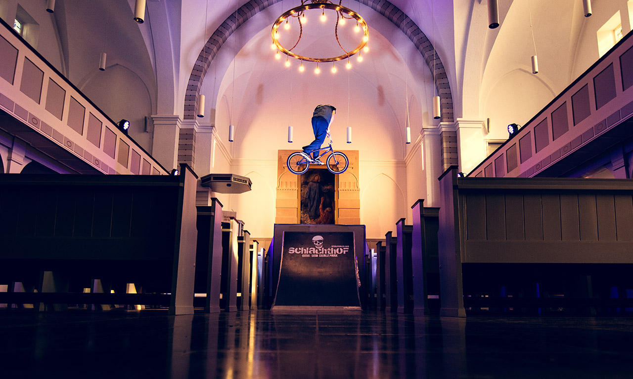 Vincent Unrath von den Sportpiraten Flensburg mit einem Kickout