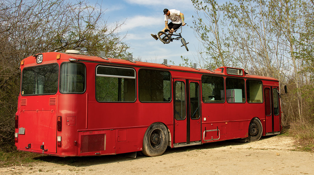 Was für ein Savage! Wir haben Stephan Götz zu seinem hammerharten Enderpart auf dem 2k19-Mixtape der 1230 Gang aus Regensburg befragt.