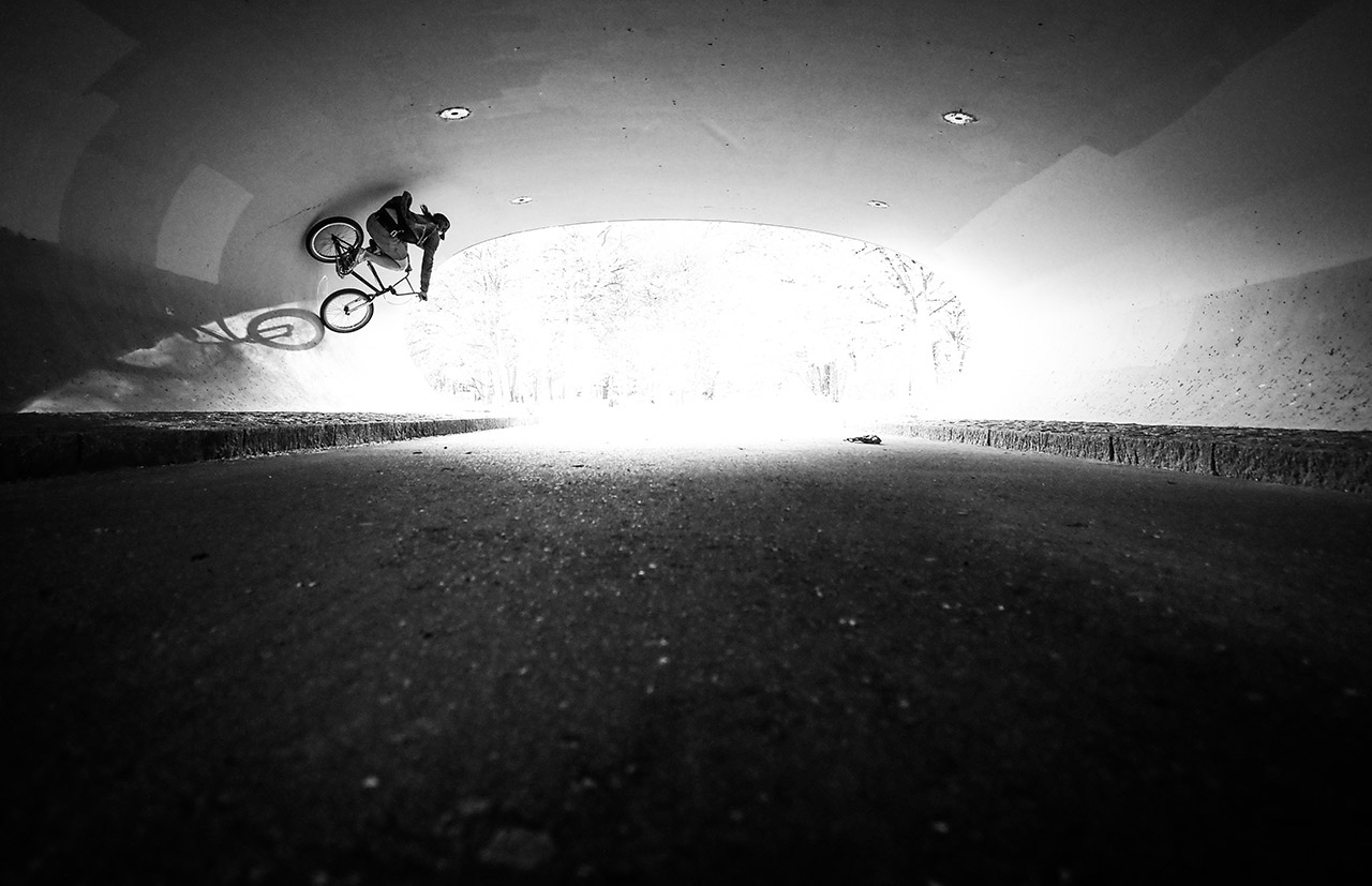 Zum Ende gibts ganz aktuell und frisch einen kleinen Carve von Benny. Vielleicht nicht die Mega Action oder das mega Foto, aber es ist eins der letzten BMX-Fotos, das ich bis jetzt gemacht habe. Es entstand am Montag, dem 20.04.2020 in Ingolstadt