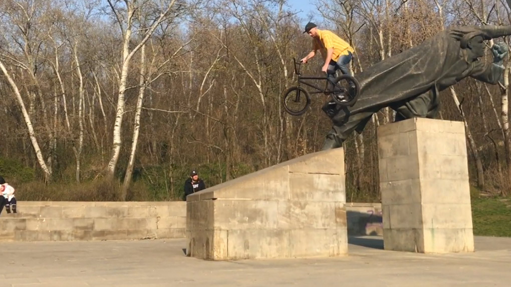 Zur Nachahmung empfohlen – nicht nur in Zeiten der Pandemie! Die Homies von Geile Tricks Hässlich Gestanden aus Berlin stellen ihre Corona Challenge vor.
