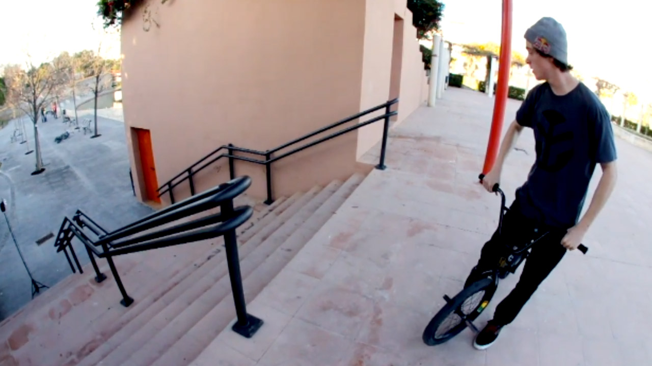 In der 3. Folge von "Helden unserer Jugend" stellt Kilian Roth jenen Part vor, den er als Steppke am meisten abgefeiert hat: Bruno Hoffmann X Dig von 2012.