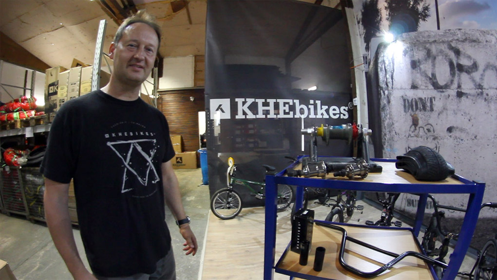 Bei KHEbikes ist man auf der Suche nach einem Zweiradmechaniker o.ä. und einem Lageristen o.ä. für den Raum Karlsruhe/Mannheim (m/w/d).