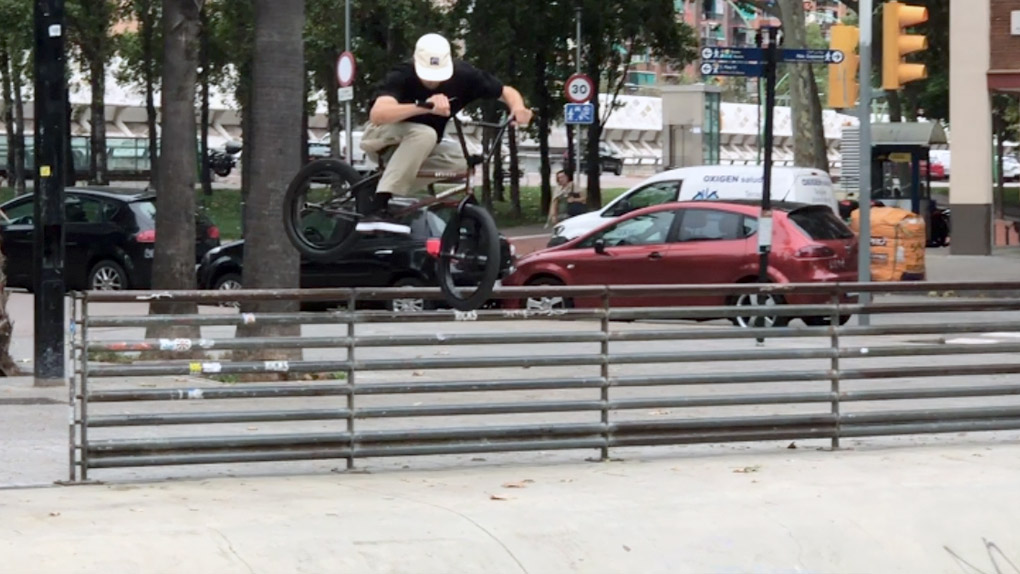 Tiefenentspannt durch Barcelona: Der GT- und kunstform-Fahrer Sven Avemaria hat vor dem Lockdown ein wenig Zeit im spanischen Spotparadies verbracht.