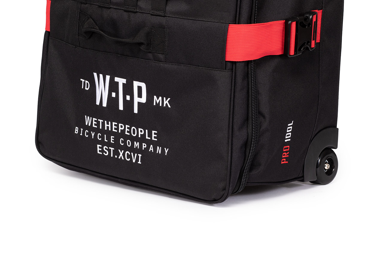 Die Skateboardrollen des Flight Bags rollen schnell, sind extrem robust und falls sie dennoch einmal kaputt gehen sollten, kannst du sie problemlos ersetzen