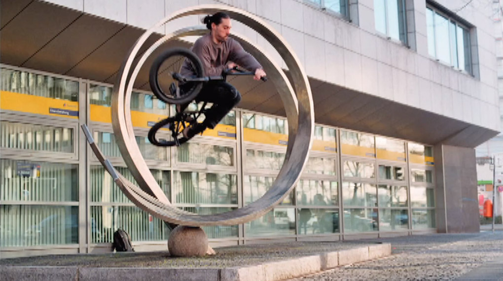 Zur Einstimmung auf das neue "All Tricks Are Beautiful"-Mixtape aus Berlin haben wir hier schon mal einen Schwung Fotos von den Dreharbeiten.