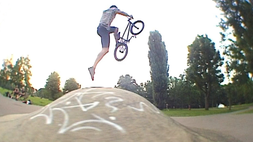 ATAB! Die All Tricks Are Beautiful Crew aus Berlin hat für euch ein 25-minütiges Entertainmentfeuerwerk auf den Straßen der Hauptstadt gefilmt.