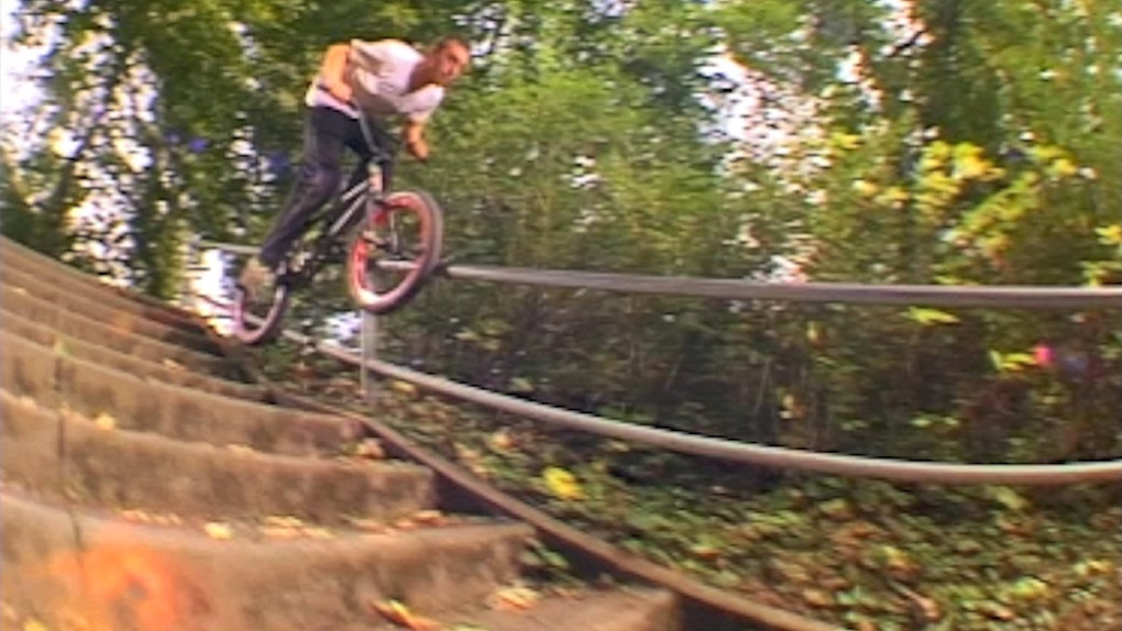 Mit einer Mischung aus Techmoves, Dead-Man-Shit und X-footed-Manövern sorgt Babanails "Welcome to Ciao Crew"-Edit für offene Münder.