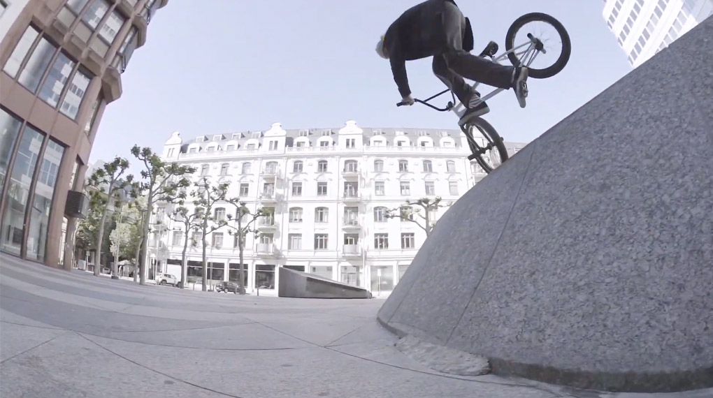 Für sein neues Ciao-Video war Bruno Hoffmann während des Corona-Lockdown auf den menschenleeren Straßen von Frankfurt unterwegs.