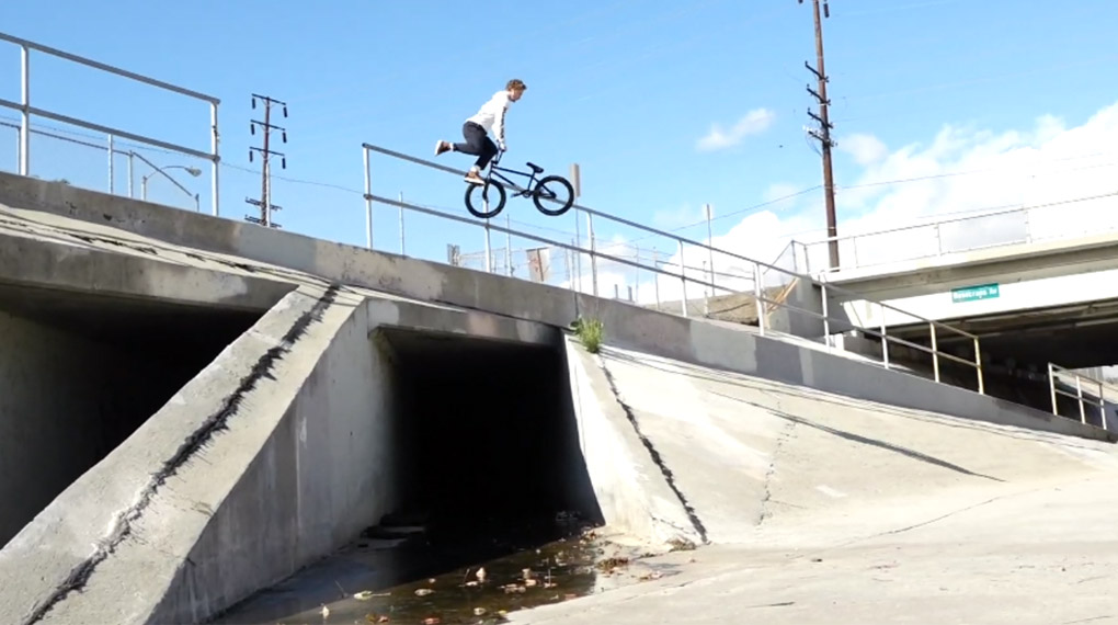 Auch in Folge 4 der "Raw Ams"-Reihe der Cult Crew geht es wieder ordentlich zur Sache. Für 16 Minuten abwechslungsreiche Action einmal hier entlang, bitte.