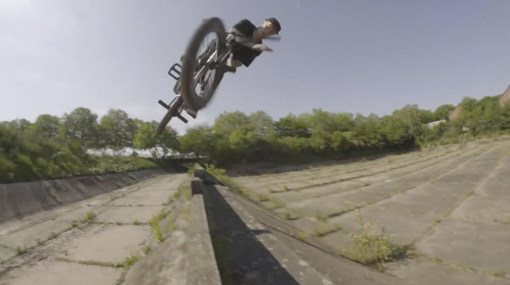 Nachdem Felix Prangenberg ein Jahr lang Schuhe von etnies geflowt bekommen hat, wurde er nun endlich ins Global Pro Team der kalifornischen Firma befördert.