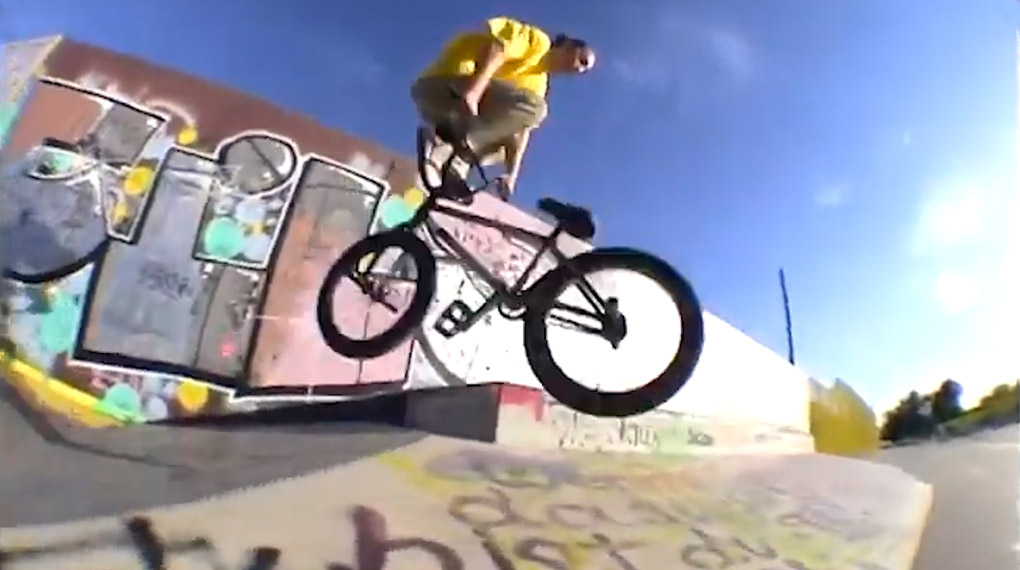 MURDER! Matteo Nemeth, Aaron Theuretzbacher und Valentin Moder von der Dove Shit Kru haben sich für dieses Video den „Isaak Plaza“ in Wien vorgeknöpft.