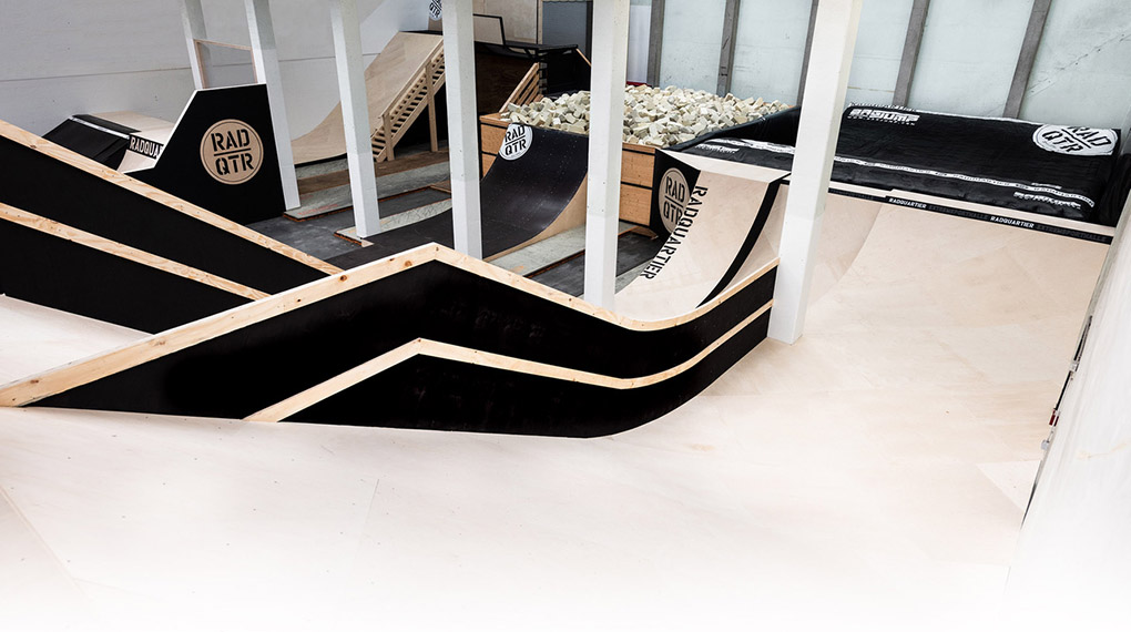 Die coronabedingte Zwangspause hat man im RadQuartier dazu genutzt, die Rampenlandschaft der Halle im Fichtelgebirge neu zu gestalten. Mehr dazu hier.