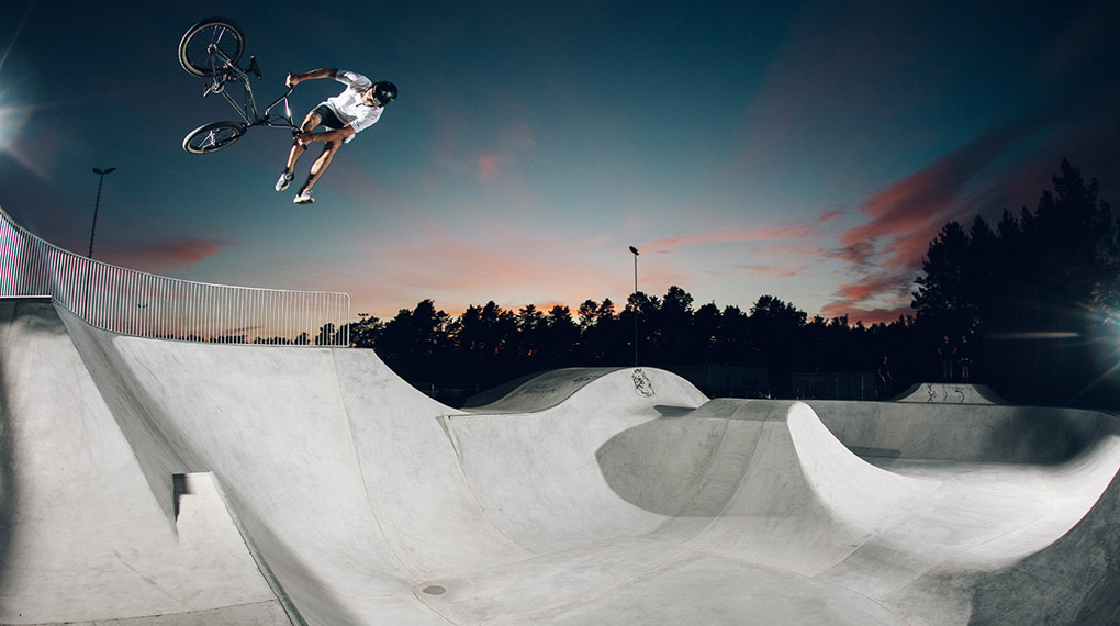 Paul Thölen und Tom Van Den Bogaard waren neulich in Eberswalde, um dort den neuen Bowl von Schneestern eine Spezialröstung zu verpassen.