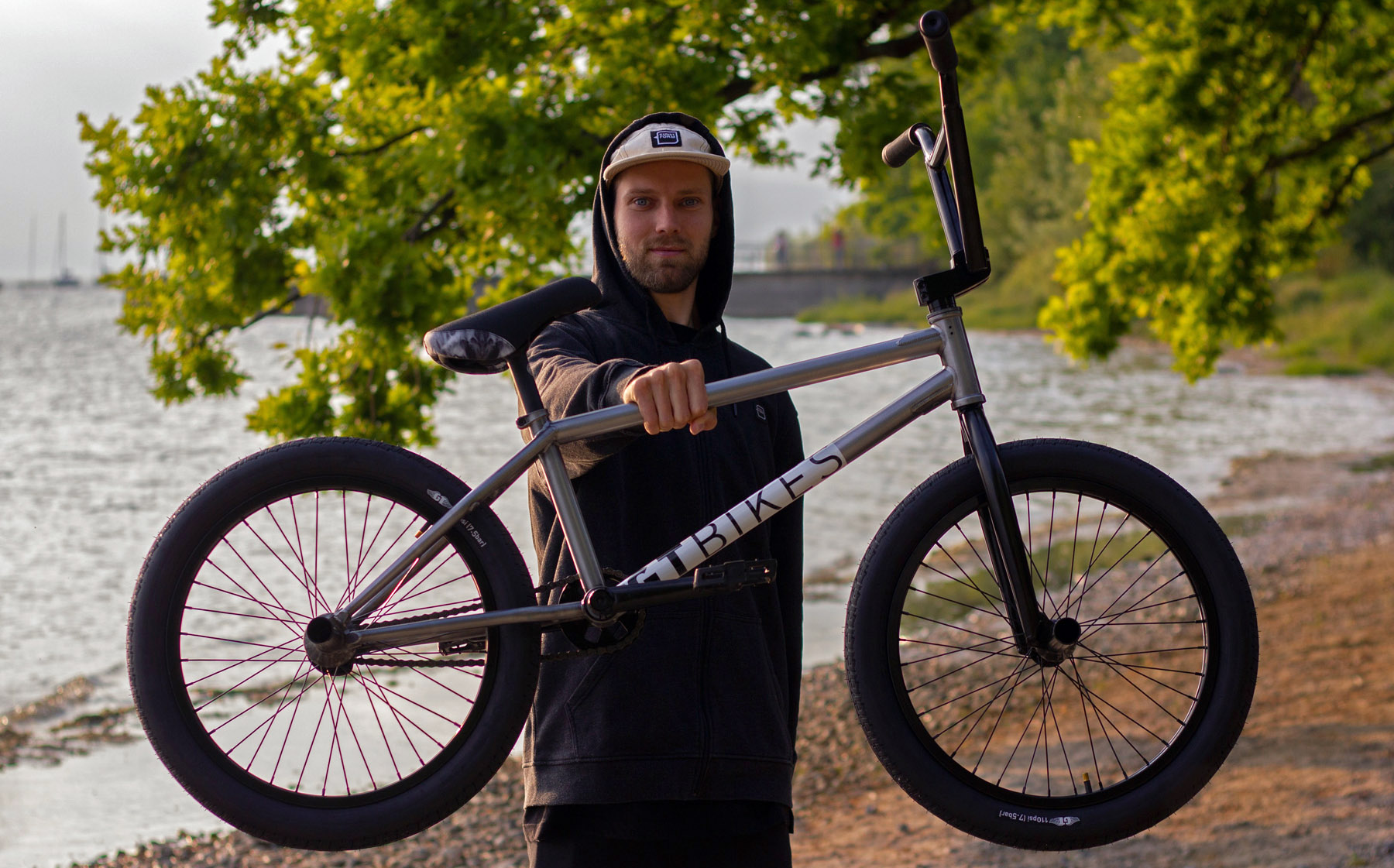 Der kunstform- und GT-Teamfahrer Sven Avemaria hatte in letzter Zeit leider eine Pechsträhne. Was da los war, erfährst du in unserem heutigen Bikecheck.